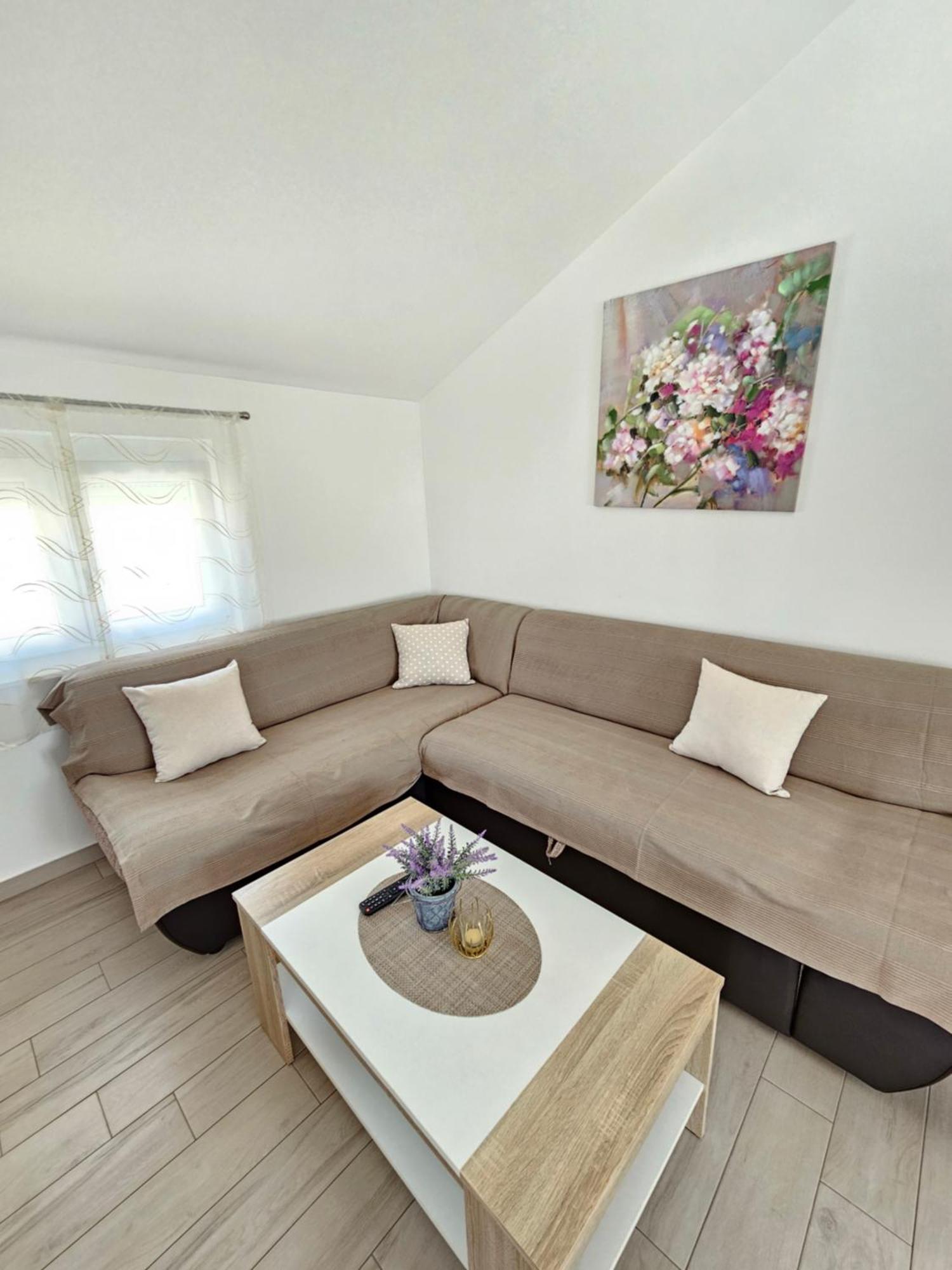 Apartment Vip Pirovac Exterior photo